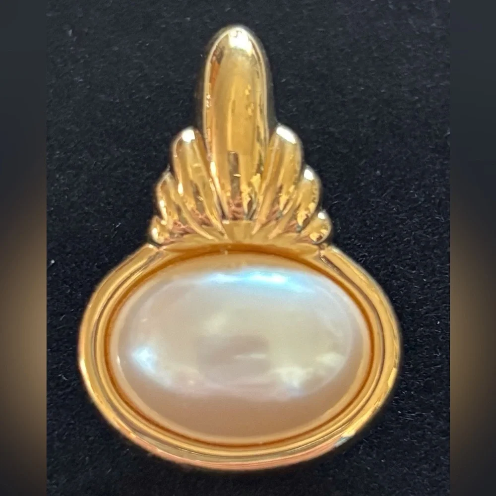 Vintage Monet Faux Pearl Slide - Picture 1 of 6